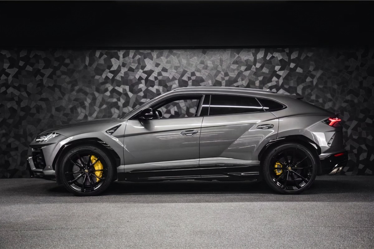 Lamborghini Urus 2022 — side profile on 23-inch wheels