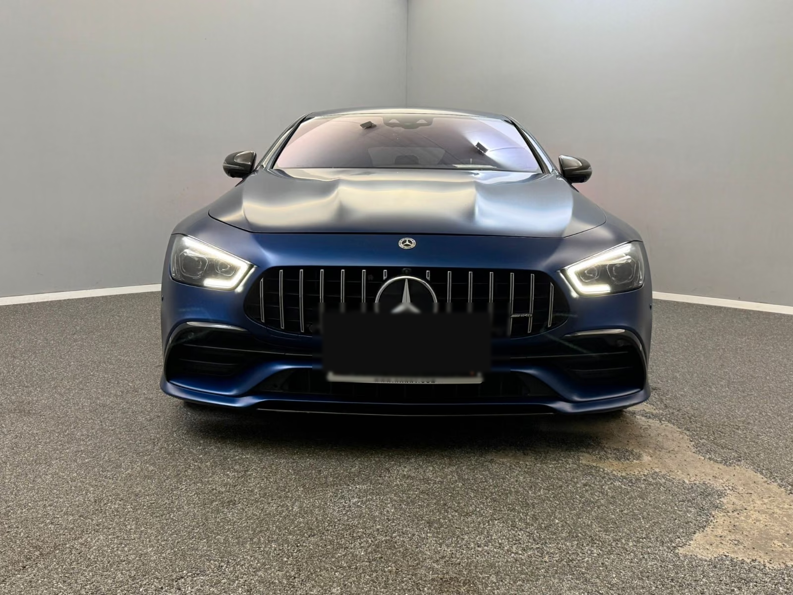 Mercedes-AMG GT 43 4MATIC+ 2020 in Brillantblau Magno — front view