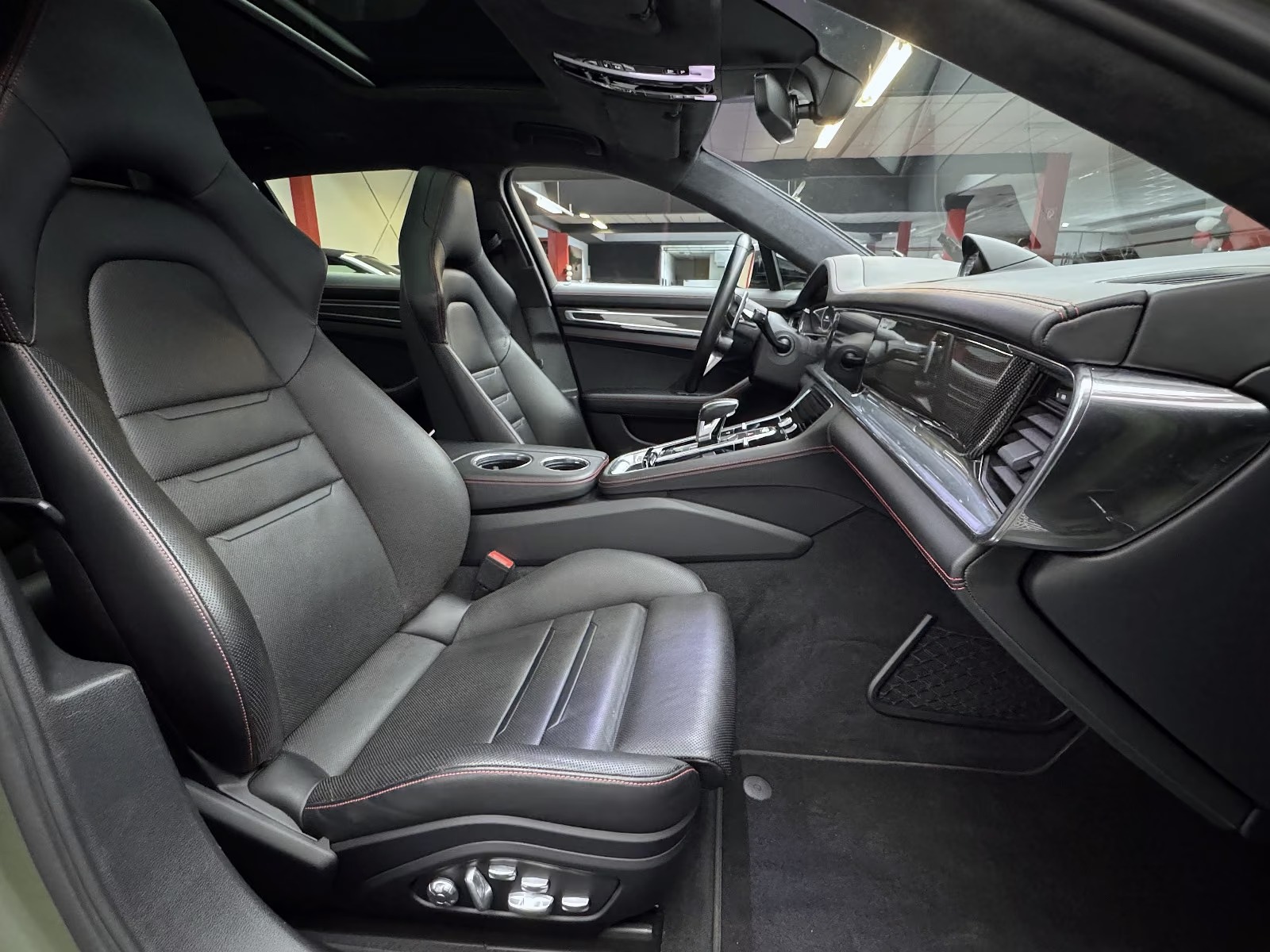 Porsche Panamera GTS front cabin and dashboard