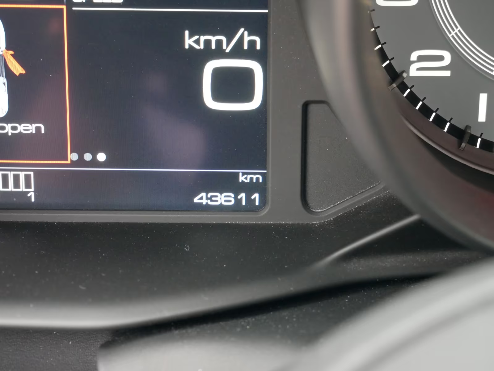 Ferrari 488 Spider Novitec 2017 — instrument cluster showing 43,611 km