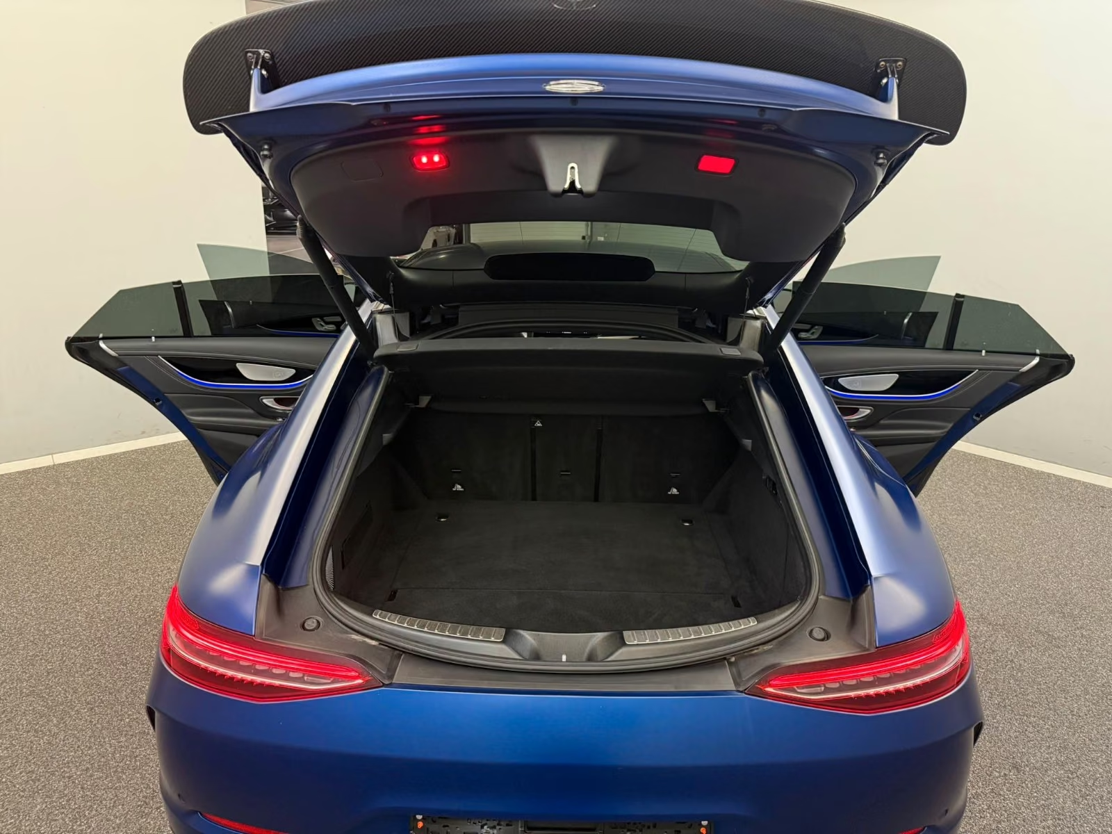 Mercedes-AMG GT 43 4MATIC+ 2020 — open boot with doors open