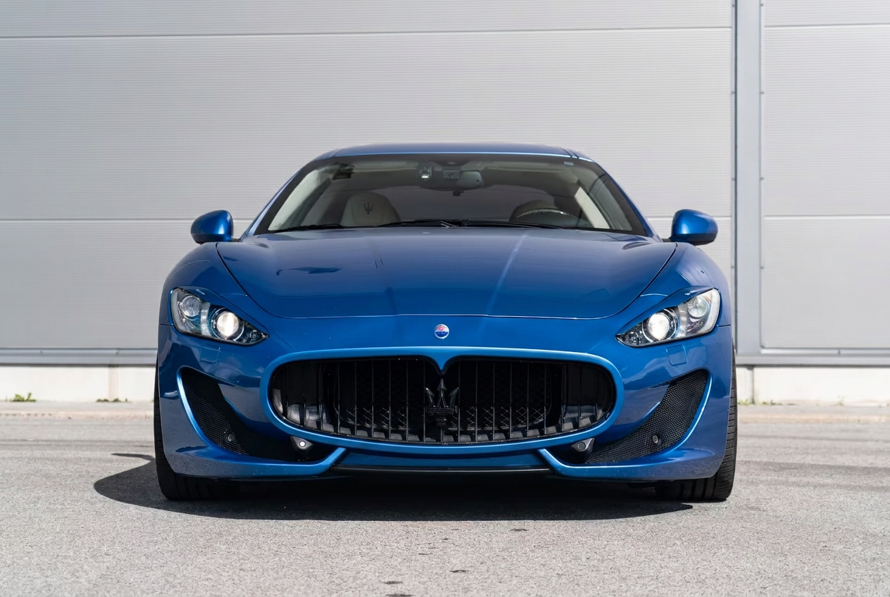 Front view of the Maserati GranTurismo Sport with its signature grille and trident.