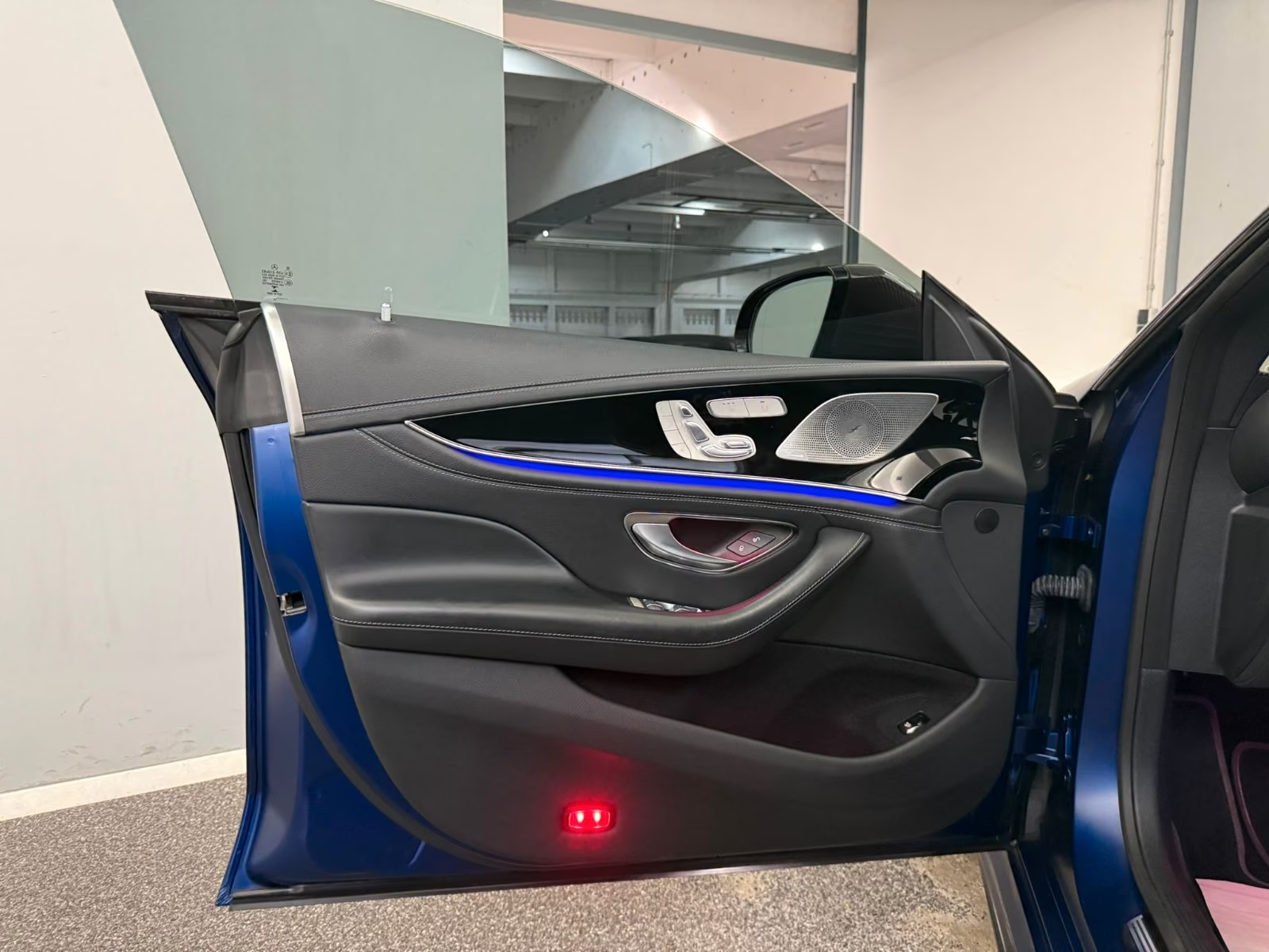 Mercedes-AMG GT 43 4MATIC+ 2020 — front door trim with Burmester speaker