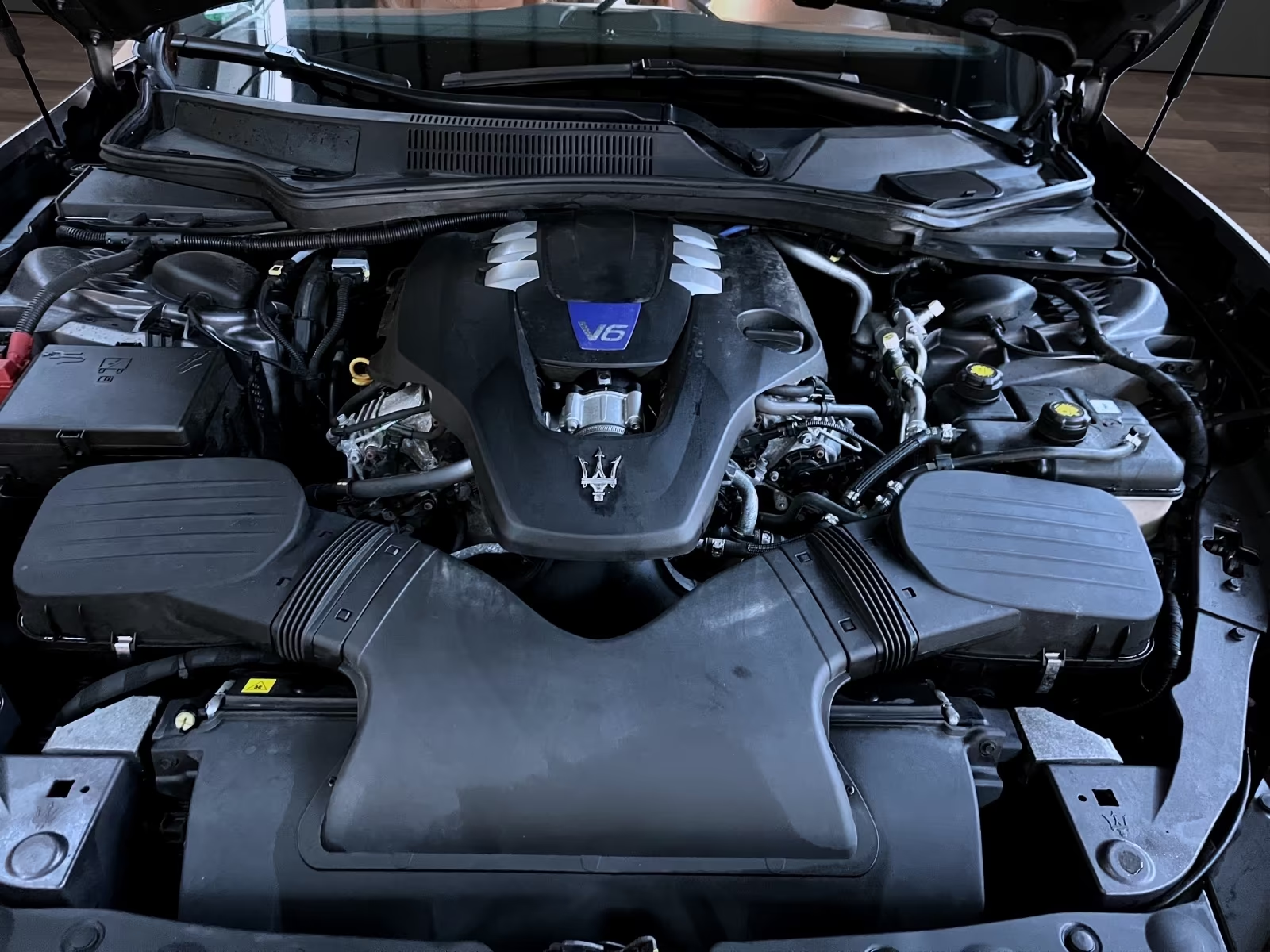 3.0-litre twin-turbo V6 engine bay of the Maserati Ghibli S Q4.