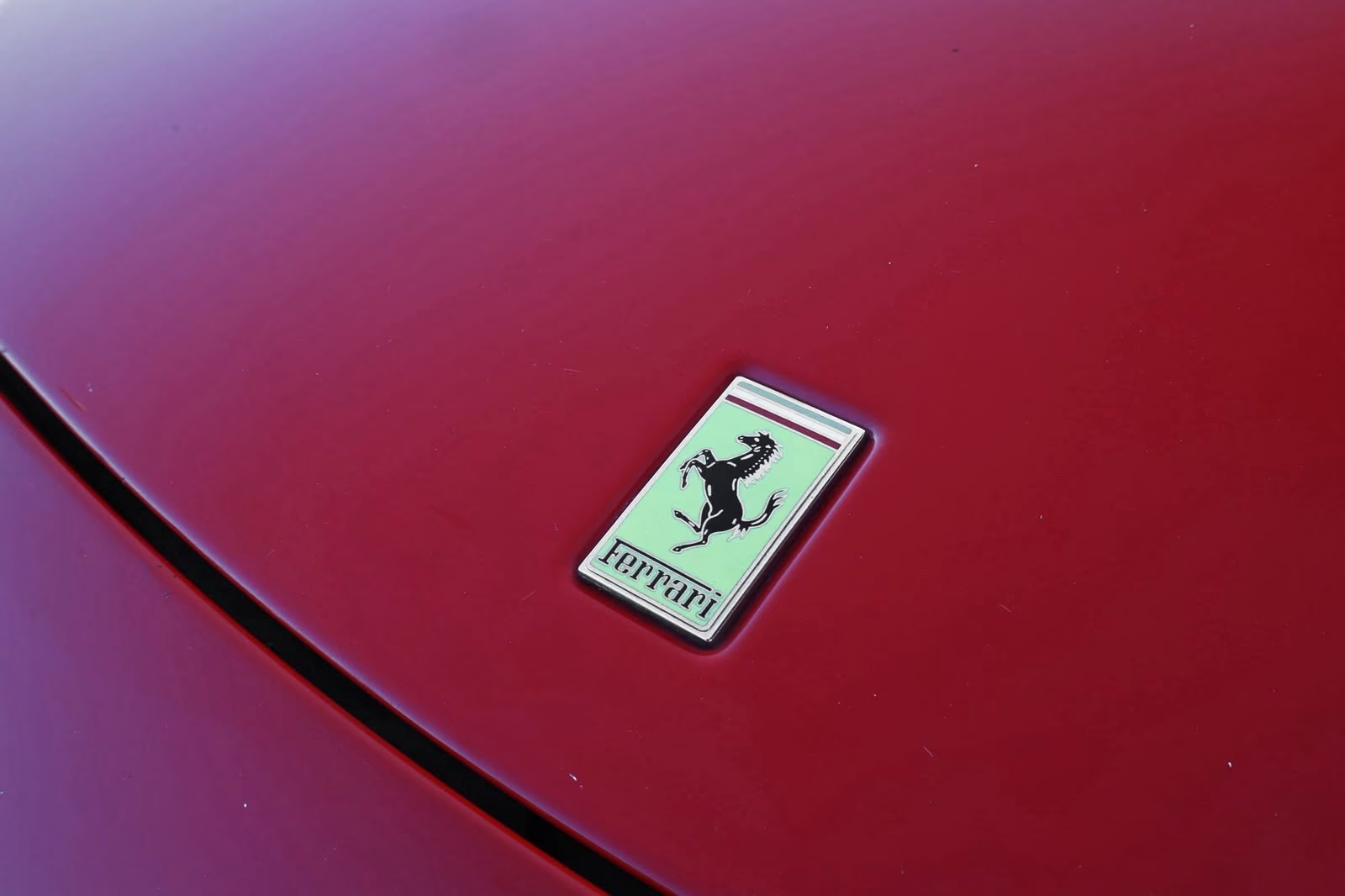 Ferrari 360 Modena 2001 — Ferrari bonnet badge detail