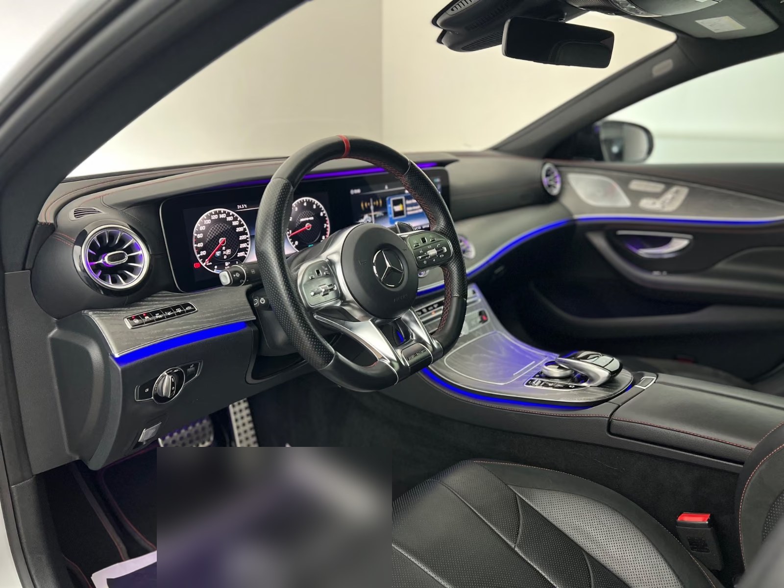 Mercedes-AMG CLS 53 4MATIC+ driver's side cockpit with ambient lighting