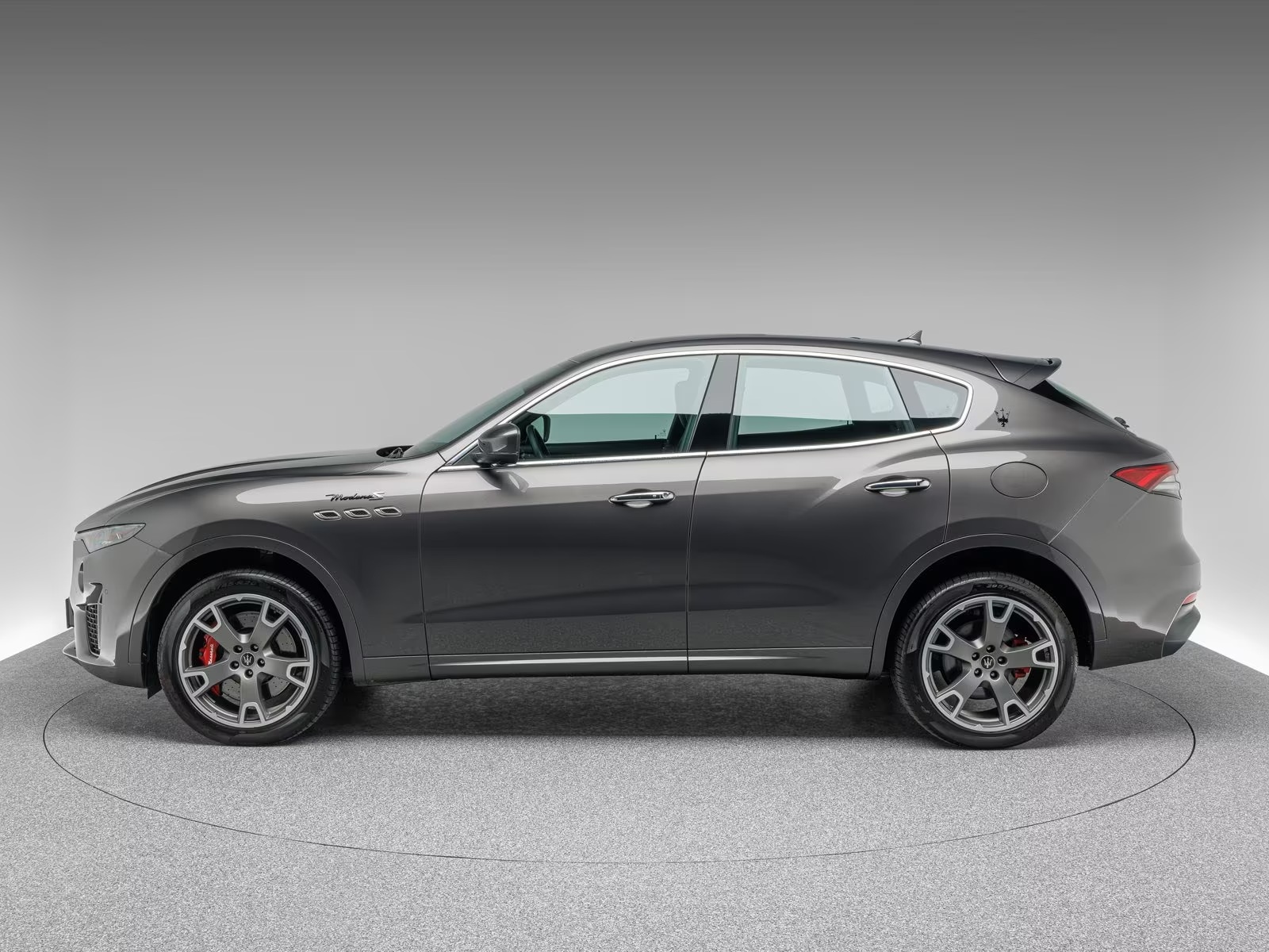 Side profile of the Maserati Levante Modena S on 20-inch Nereo alloys.
