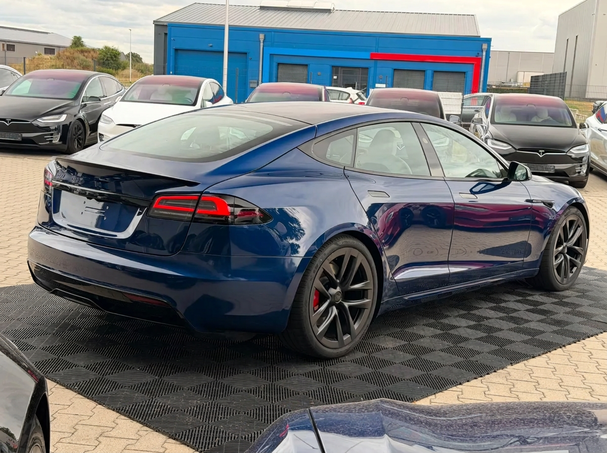 Rear three-quarter view of the Deep Blue Tesla Model S Plaid.