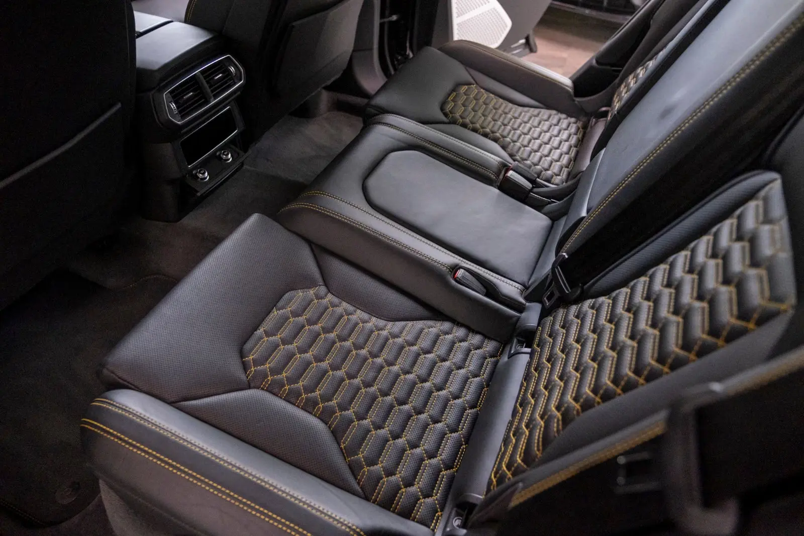 Lamborghini Urus 2018 — rear bench with Q-citura leather and yellow stitching
