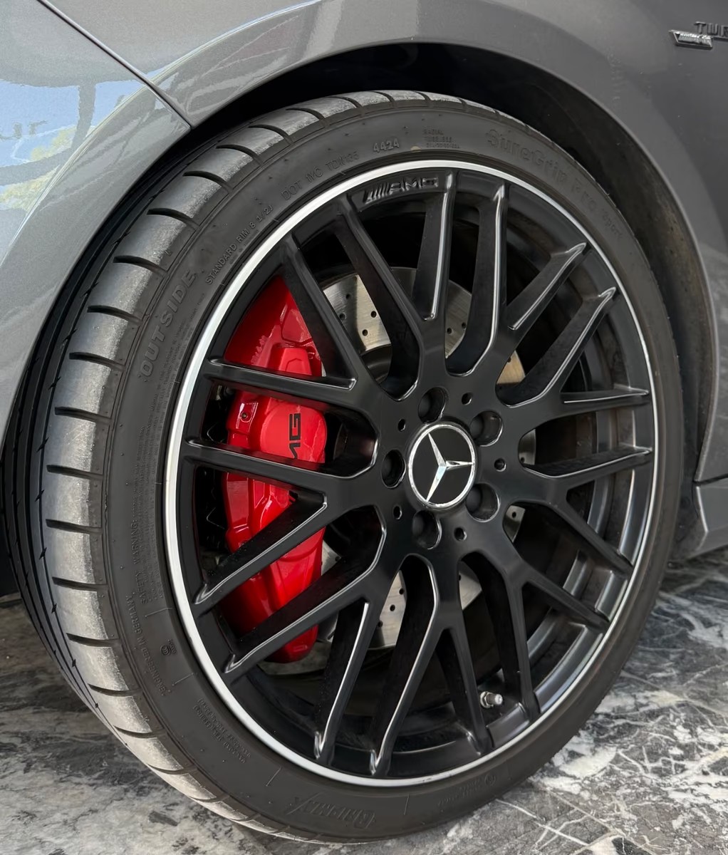 Mercedes-AMG CLA 45 4MATIC 19-inch AMG wheel with red brake caliper
