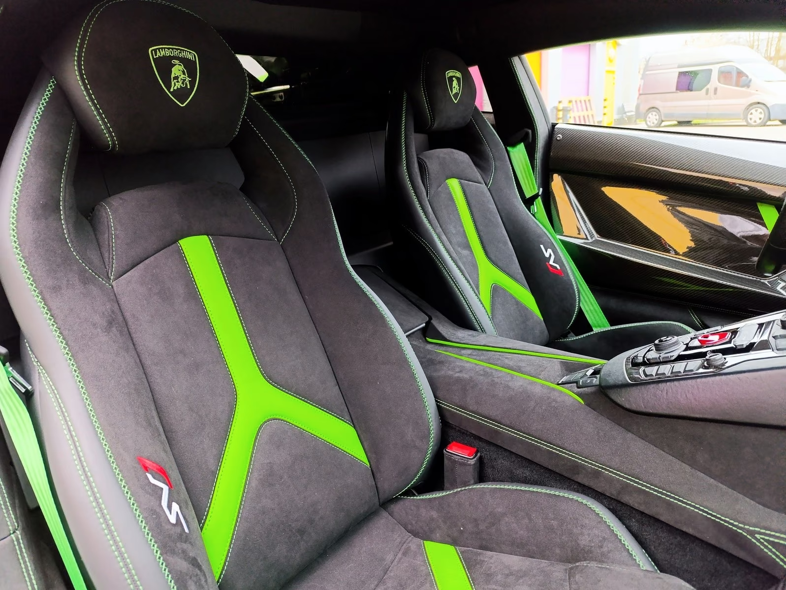 Lamborghini Aventador SVJ 2014 — SVJ sport seats in Alcantara with green stitching