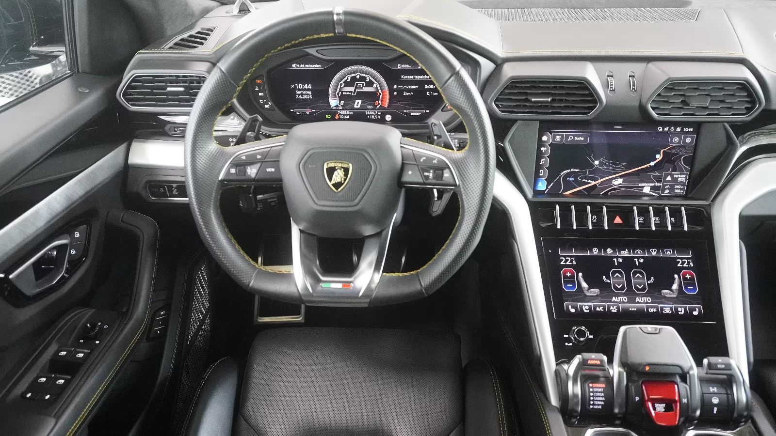 Lamborghini Urus 2018 — steering wheel, digital cockpit and infotainment