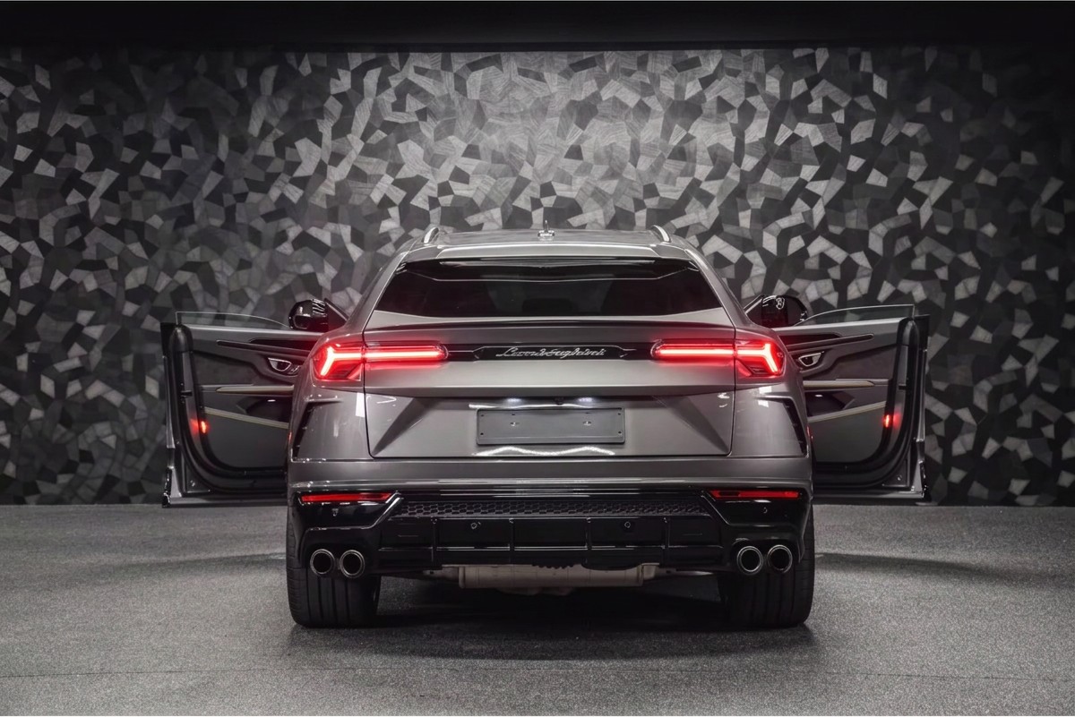 Lamborghini Urus 2022 — rear view with doors open