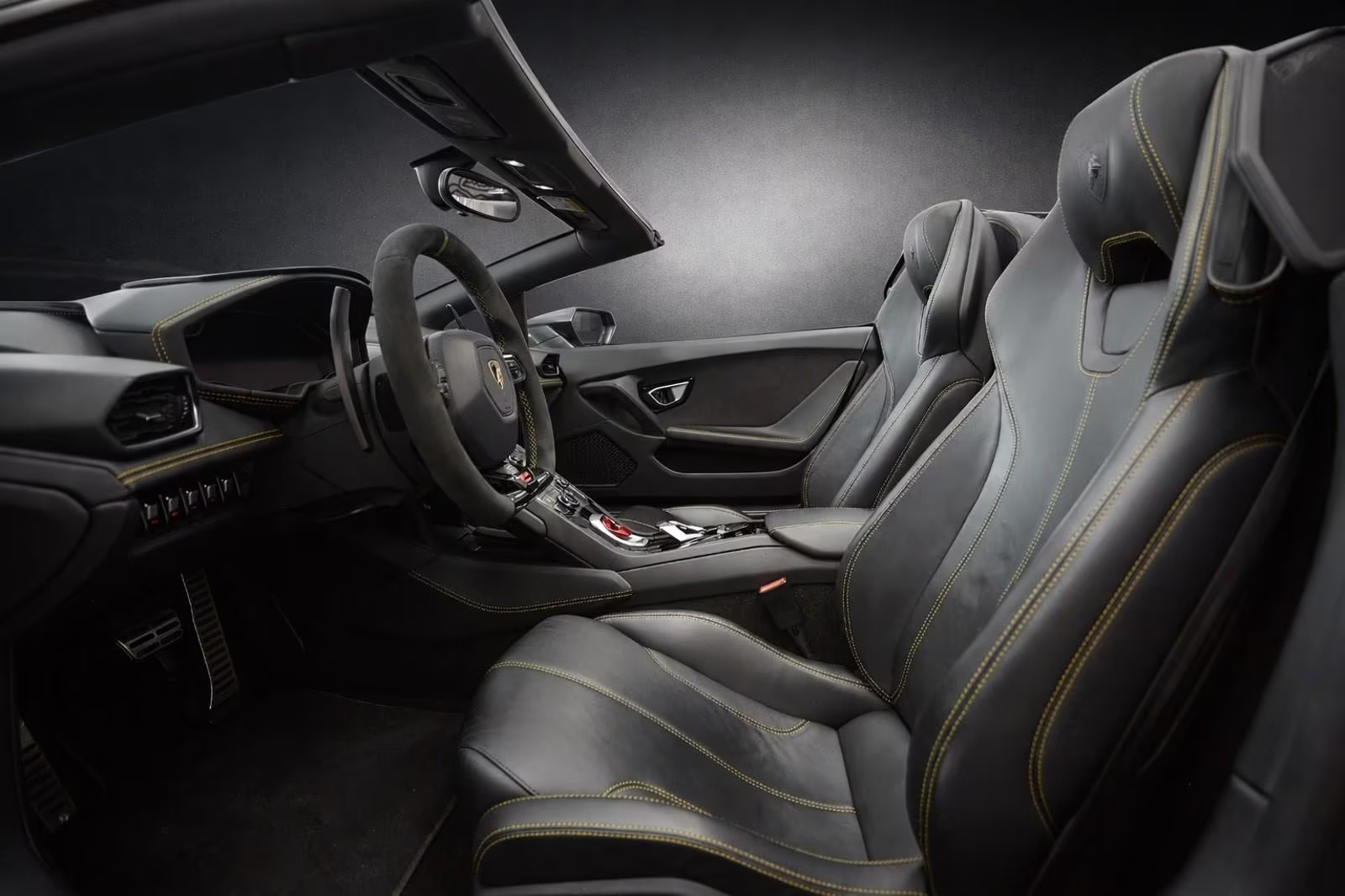 Lamborghini Huracán LP 610-4 Spyder 2016 — black leather interior with yellow stitching
