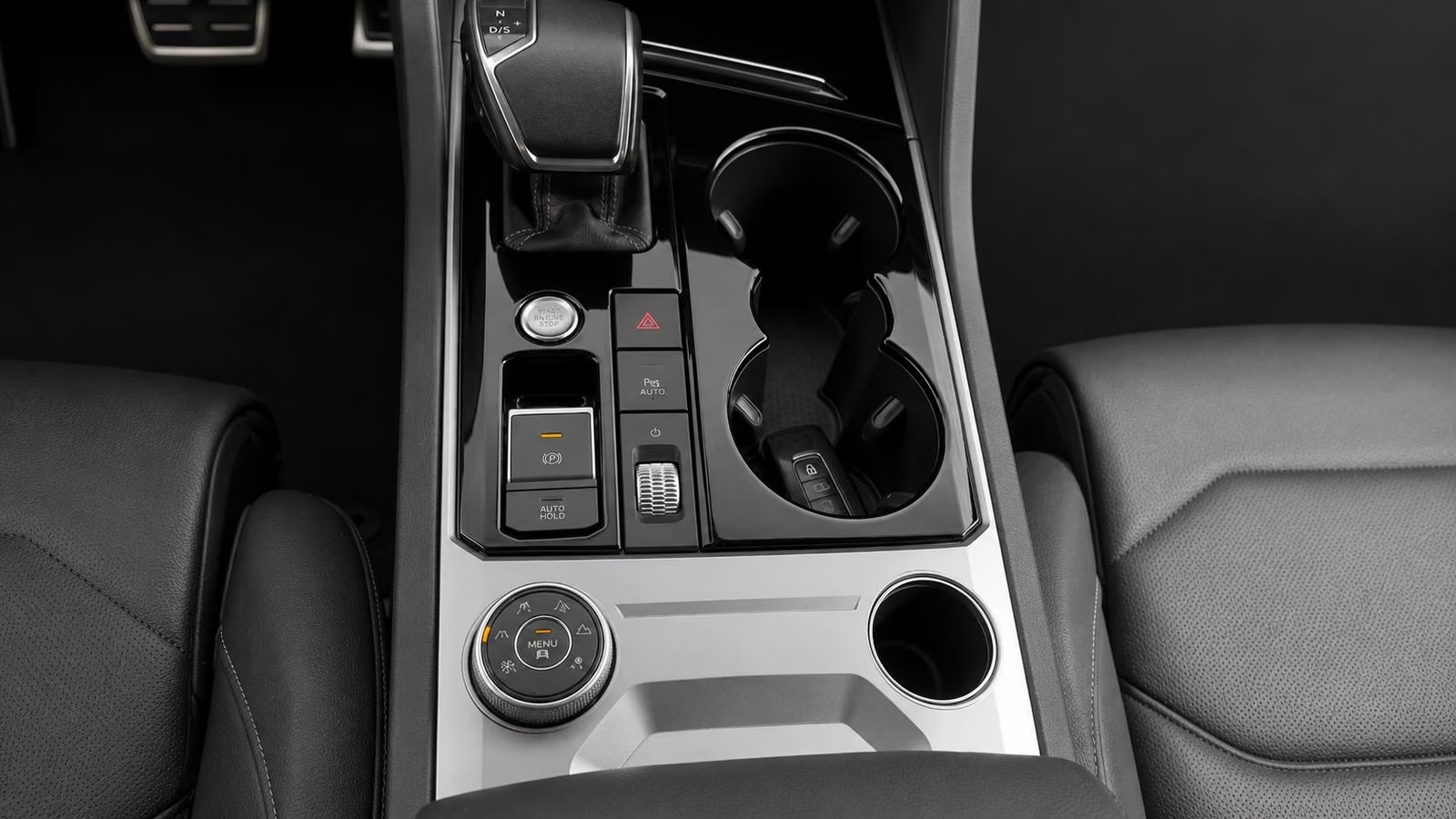 Centre console of the Touareg with the automatic gear selector, drive mode dial and cup holders.
