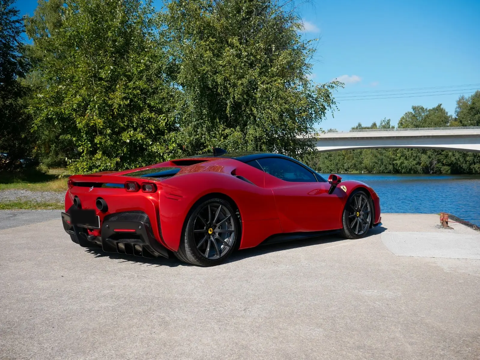 Ferrari SF90 Stradale 2022 — rear three-quarter view with carbon-fibre wheels
