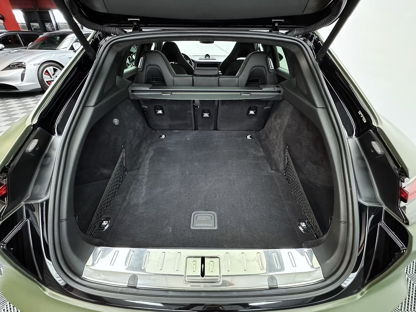 Porsche Panamera GTS luggage compartment