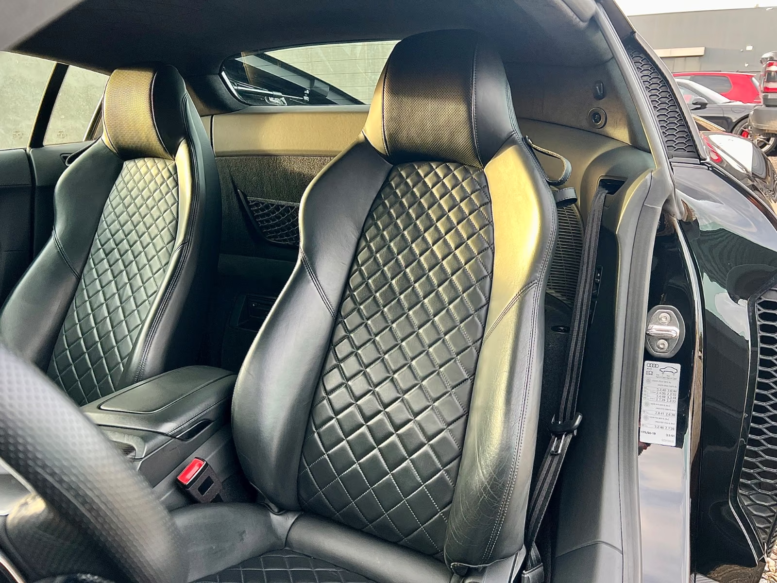 Audi R8 V10 Performance 2019 — R8 bucket seats in diamond-stitched fine Nappa leather