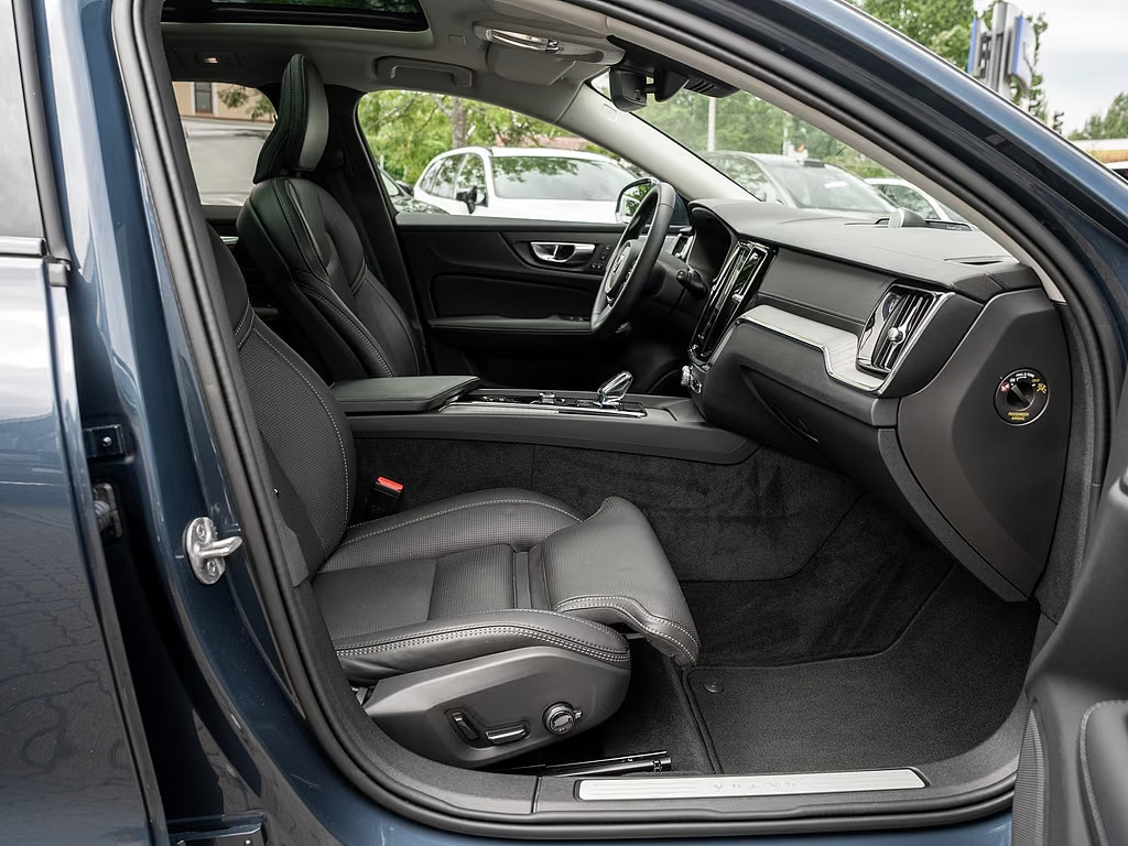 Front cabin of the V60 Cross Country with black leather seats and open door