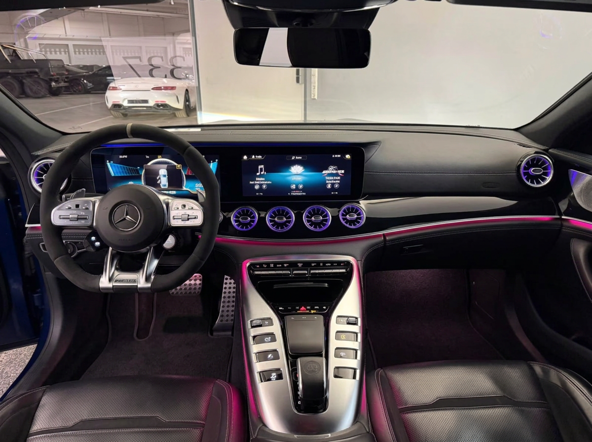 Mercedes-AMG GT 43 4MATIC+ 2020 — widescreen cockpit dashboard and centre console
