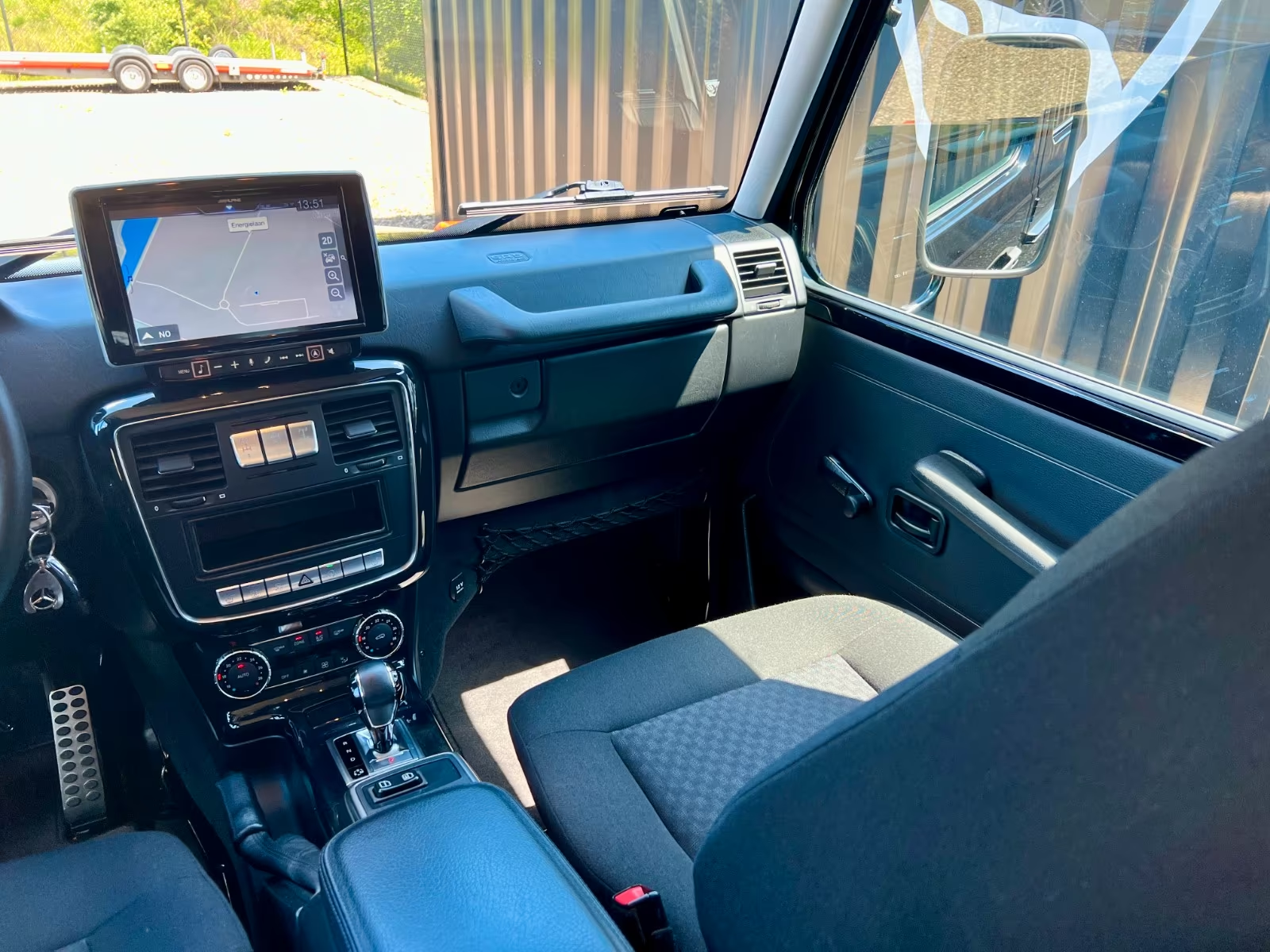Mercedes-Benz G 350 d Professional 2018 — dashboard with navigation display