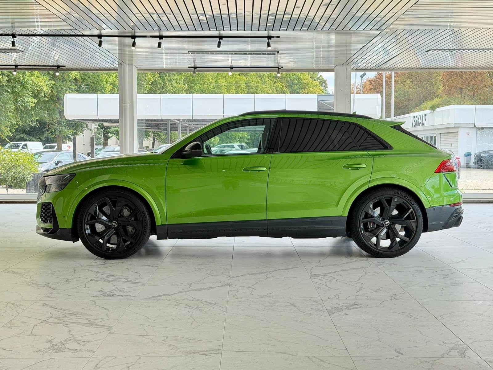 Side profile of the Audi RS Q8 with 23-inch black RS rotor-design wheels.