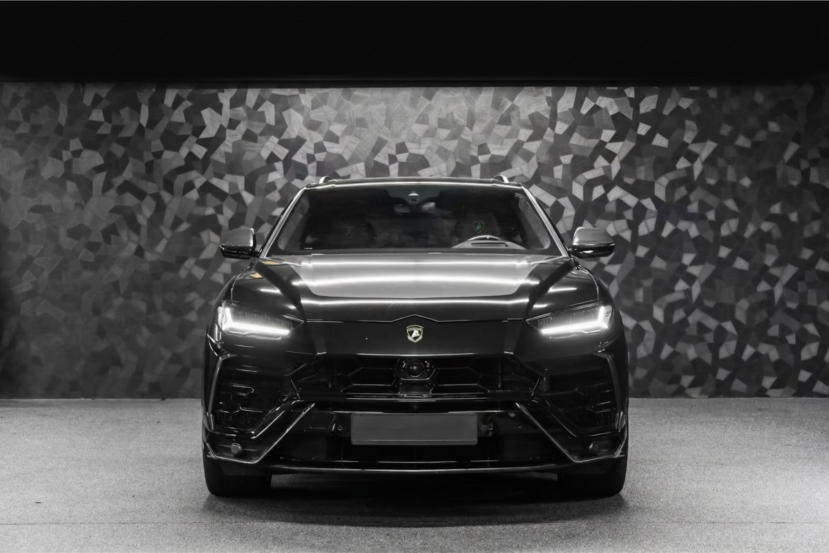 Lamborghini Urus 2021 — front view with Tecnica LED headlights