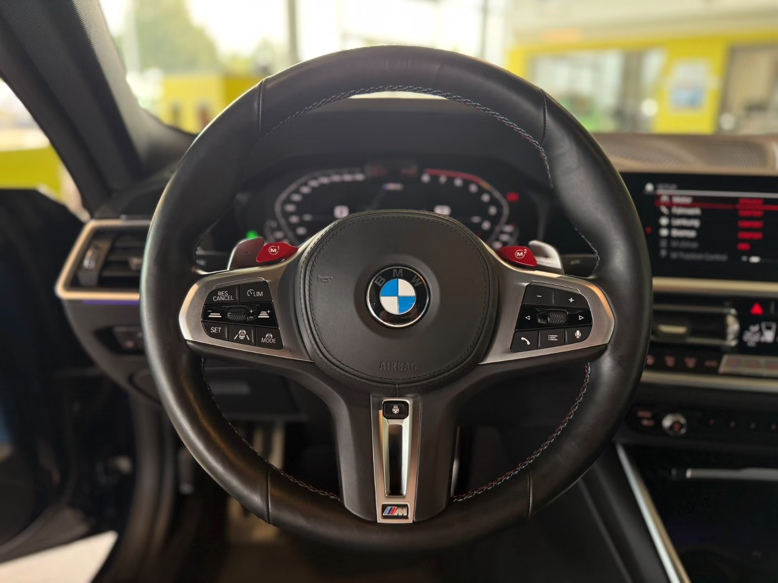 BMW M4 Competition — M steering wheel and digital cockpit