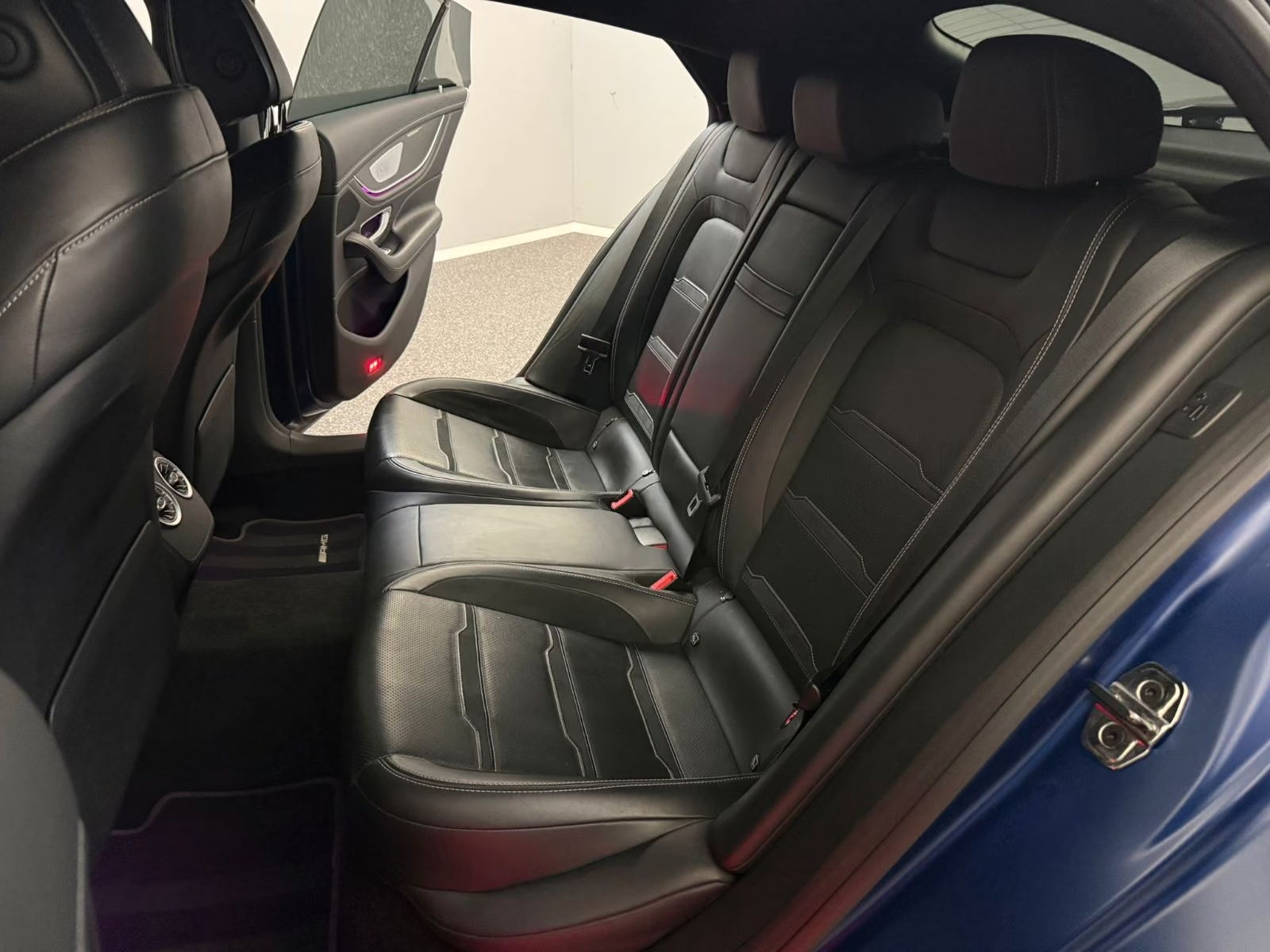 Mercedes-AMG GT 43 4MATIC+ 2020 — rear seats in black Nappa leather