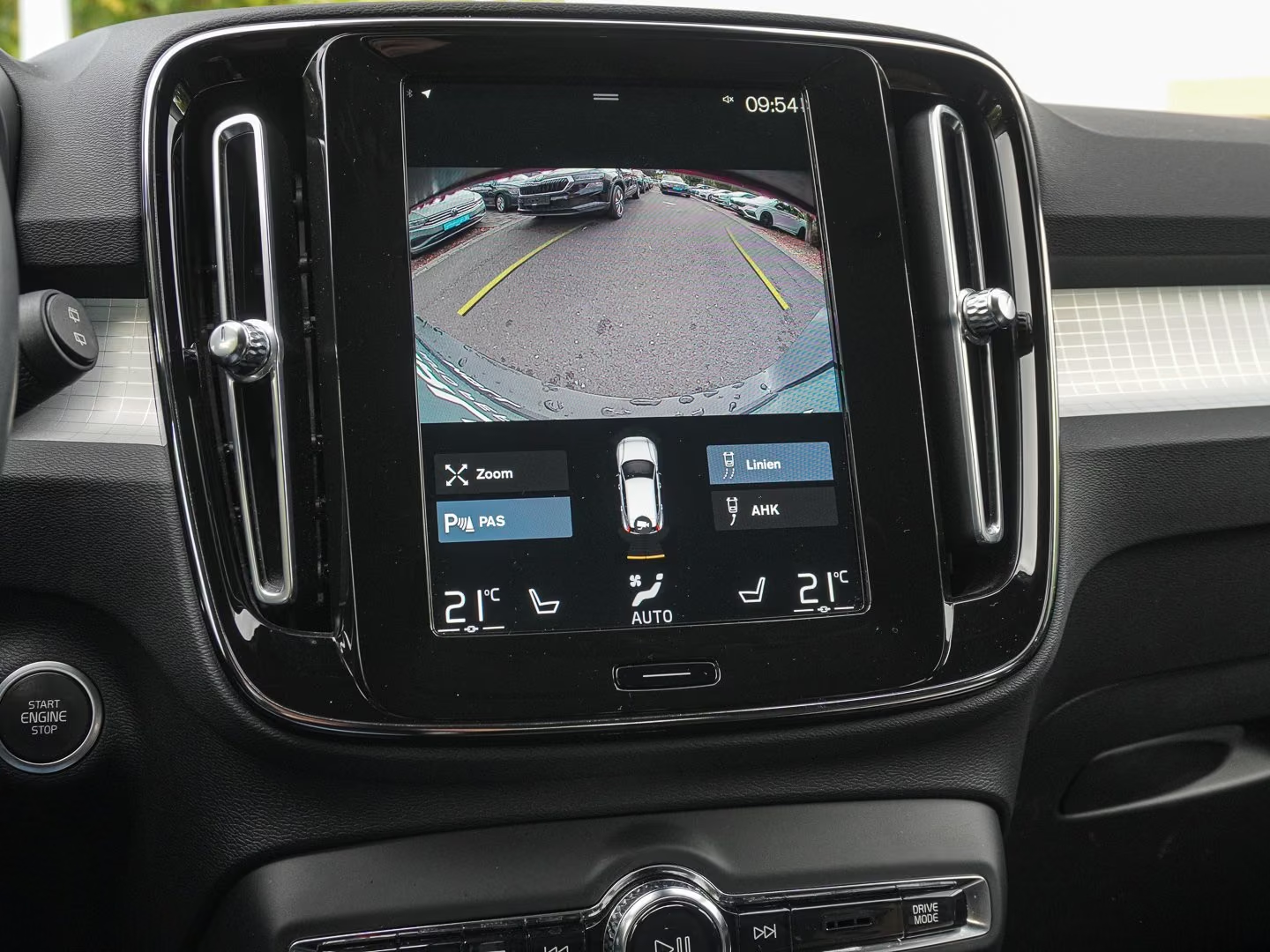 Reversing camera view on the centre display