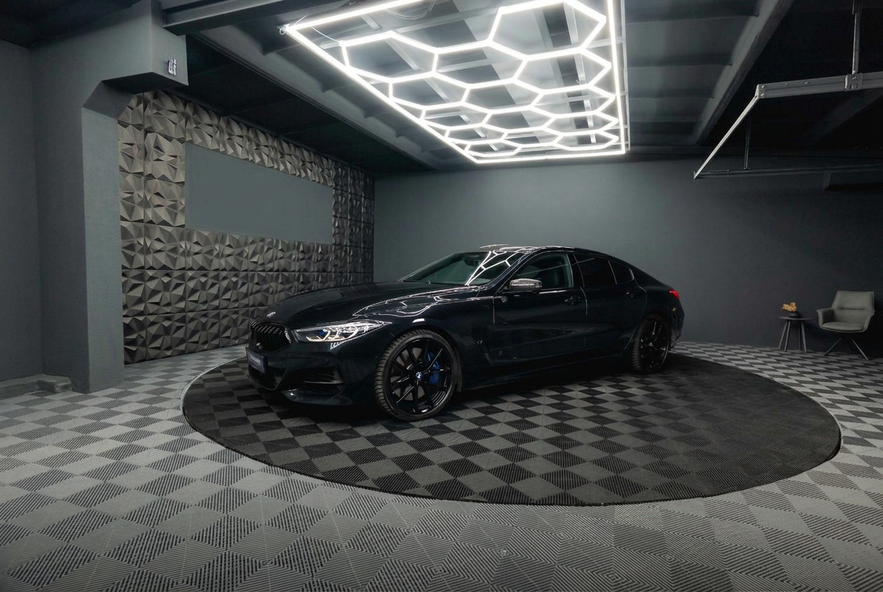 BMW M850i xDrive Gran Coupé — side-front profile