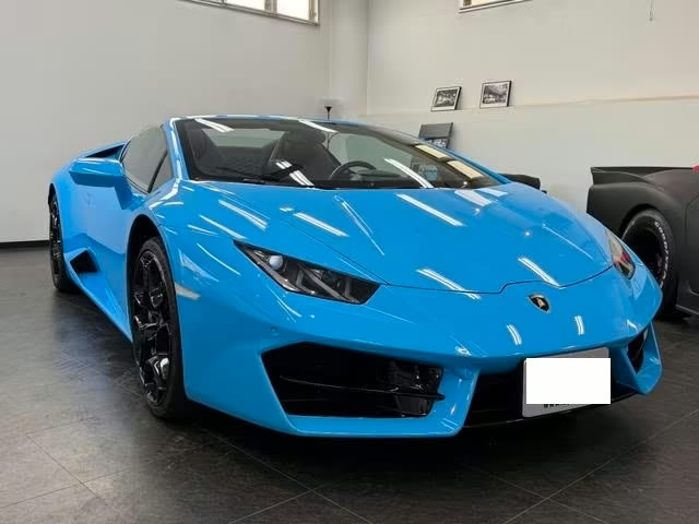 Lamborghini Huracán RWD Spyder 2017 — front three-quarter view