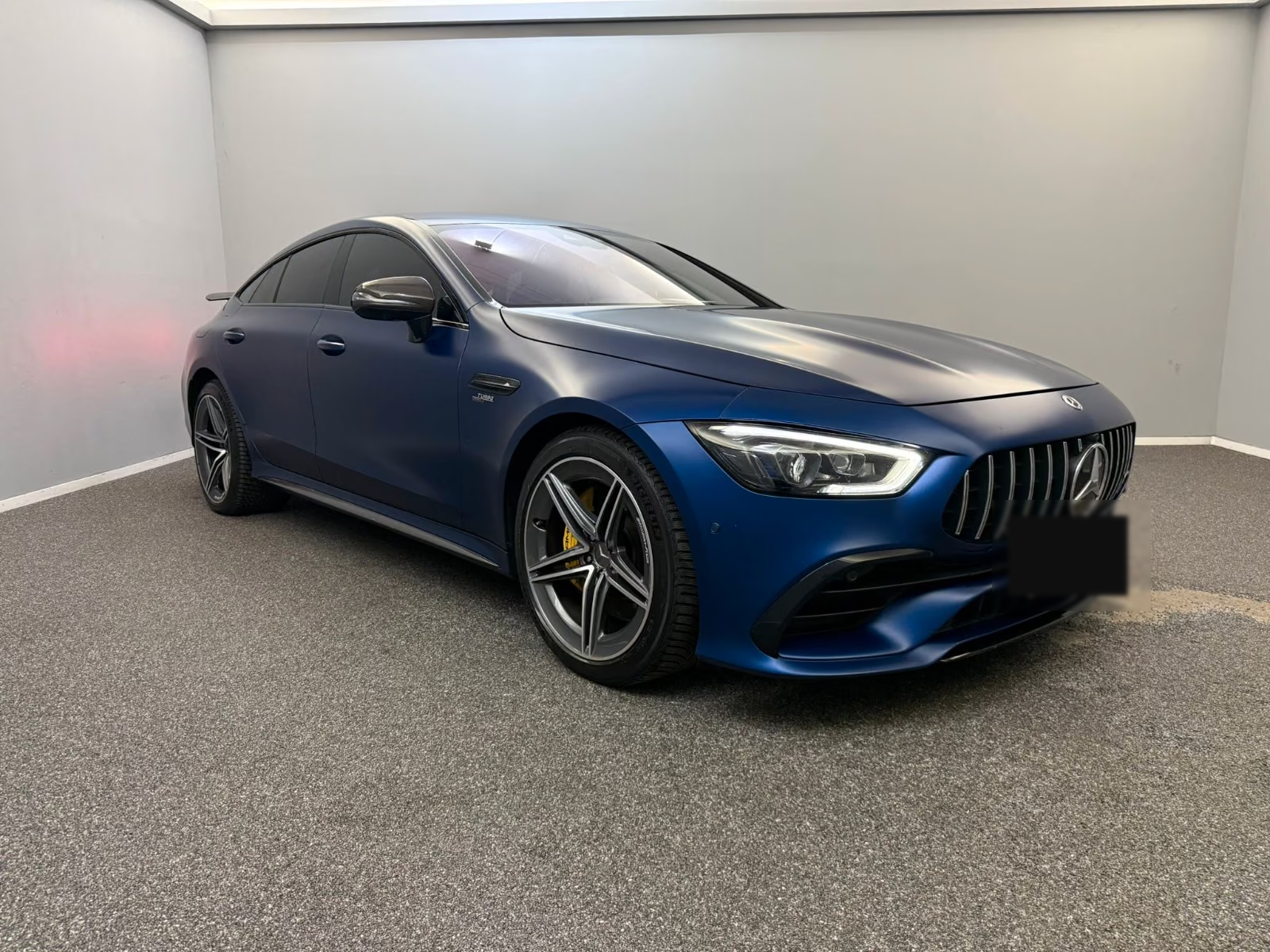 Mercedes-AMG GT 43 4MATIC+ 2020 — front three-quarter view with 20-inch AMG wheels