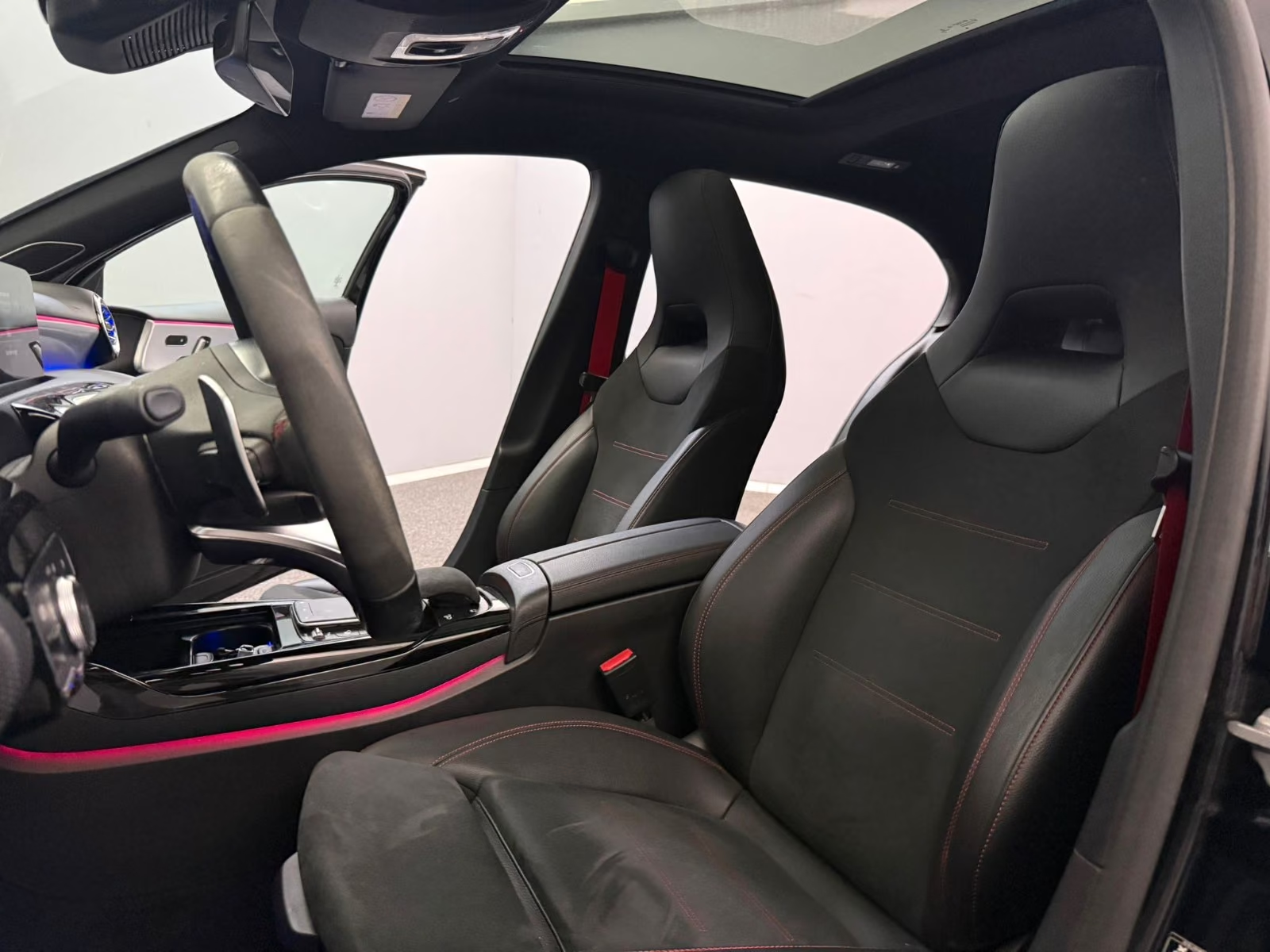 Mercedes-AMG A 35 4MATIC 2021 — AMG sports seats with red stitching and panoramic roof