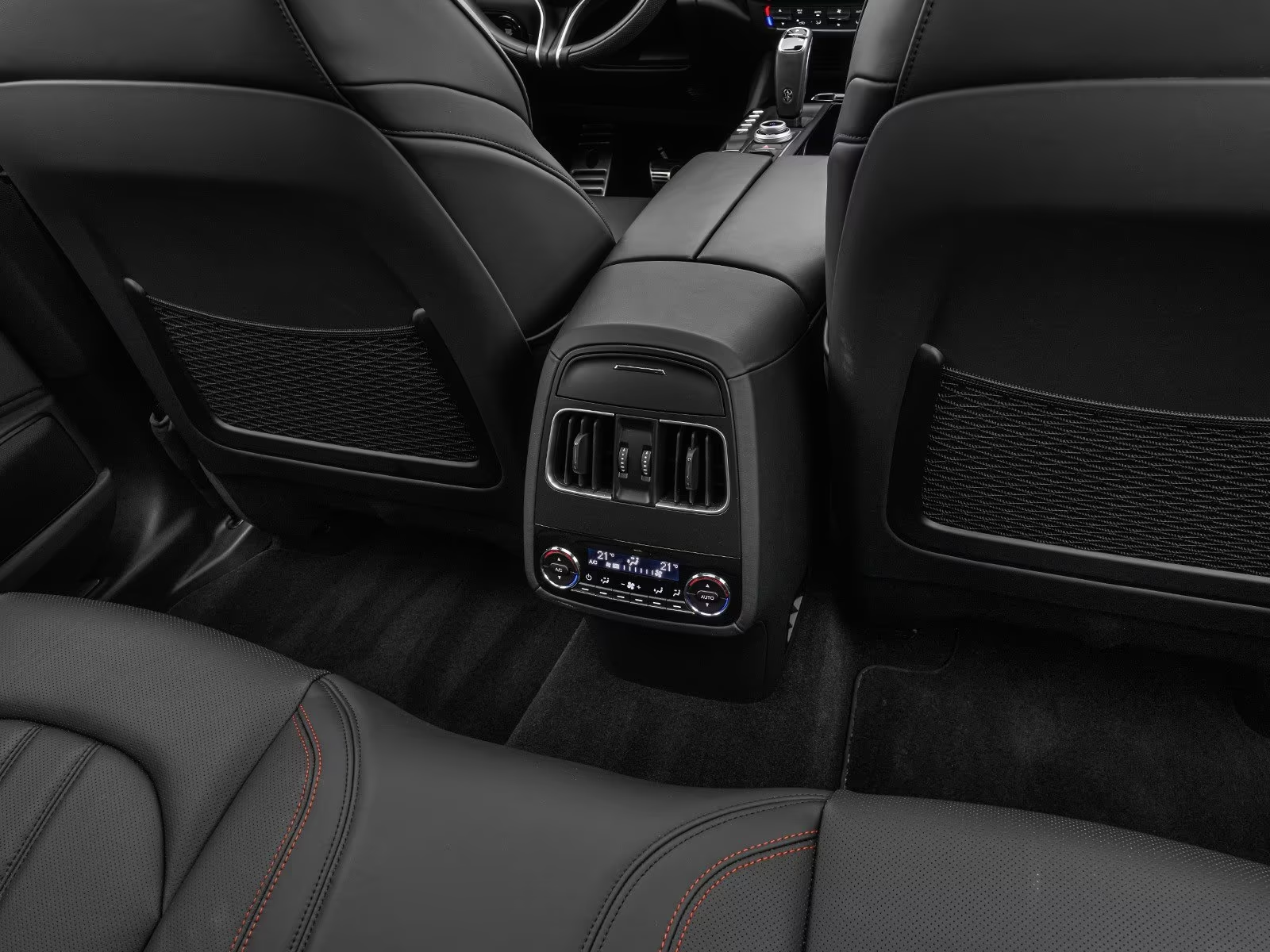 Rear centre console with four-zone climate controls in the Maserati Levante.