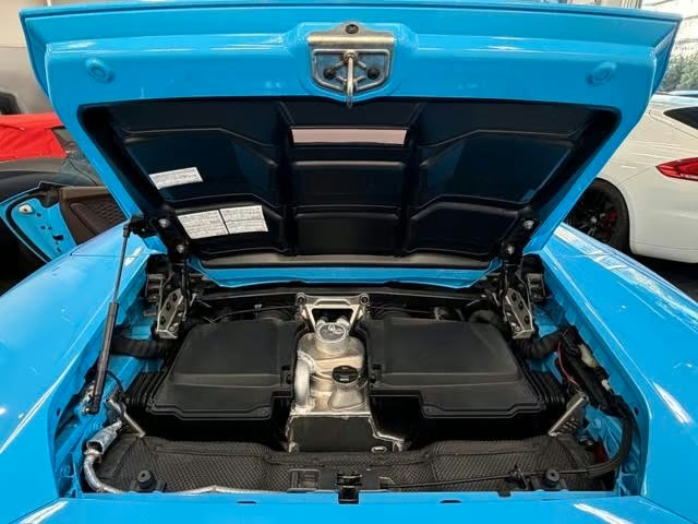 Lamborghini Huracán RWD Spyder 2017 — 5.2L V10 engine bay