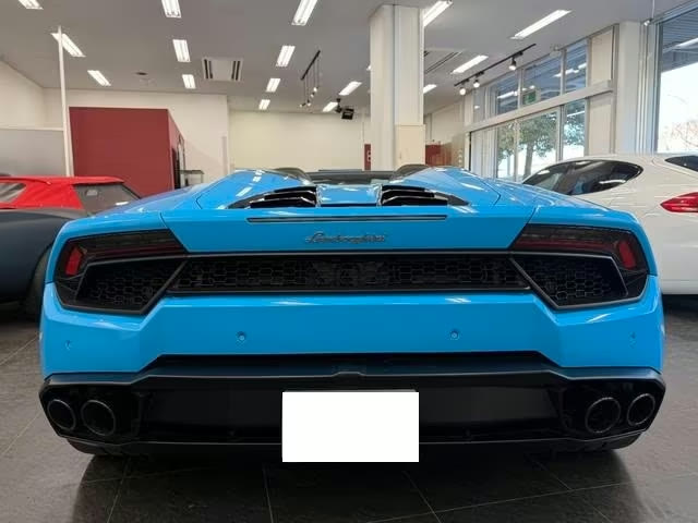 Lamborghini Huracán RWD Spyder 2017 — rear view with quad exhausts