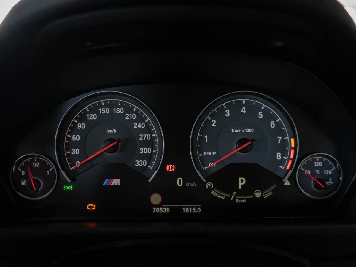 Instrument cluster of the BMW M4 showing an odometer reading of 70,539 km.