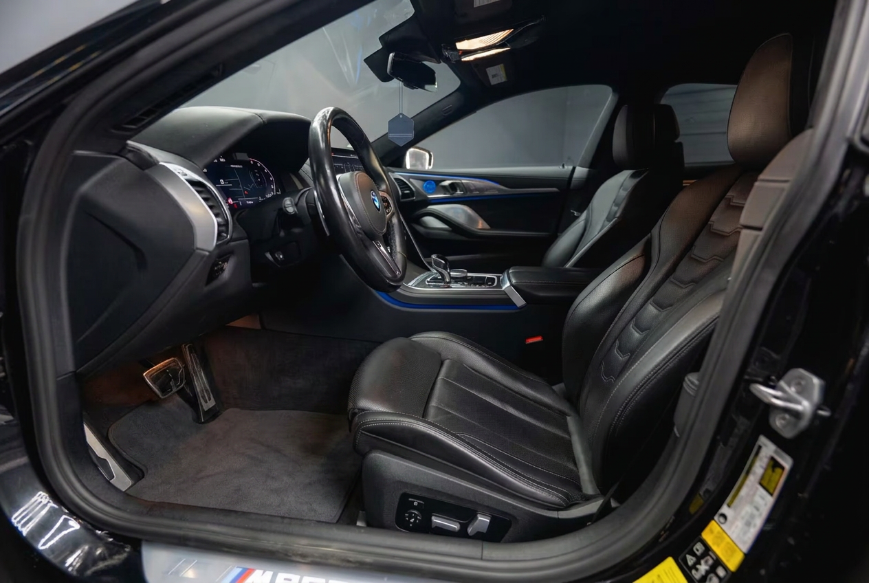 BMW M850i xDrive Gran Coupé — driver's seat and centre console