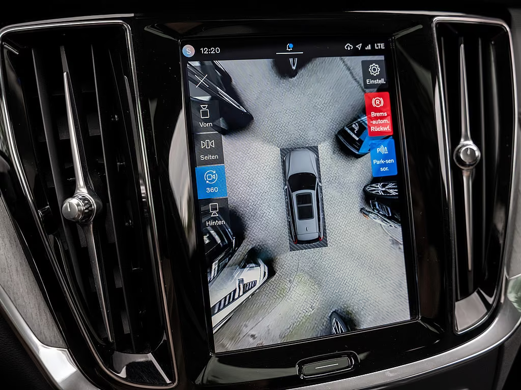 360-degree surround camera view on the centre display