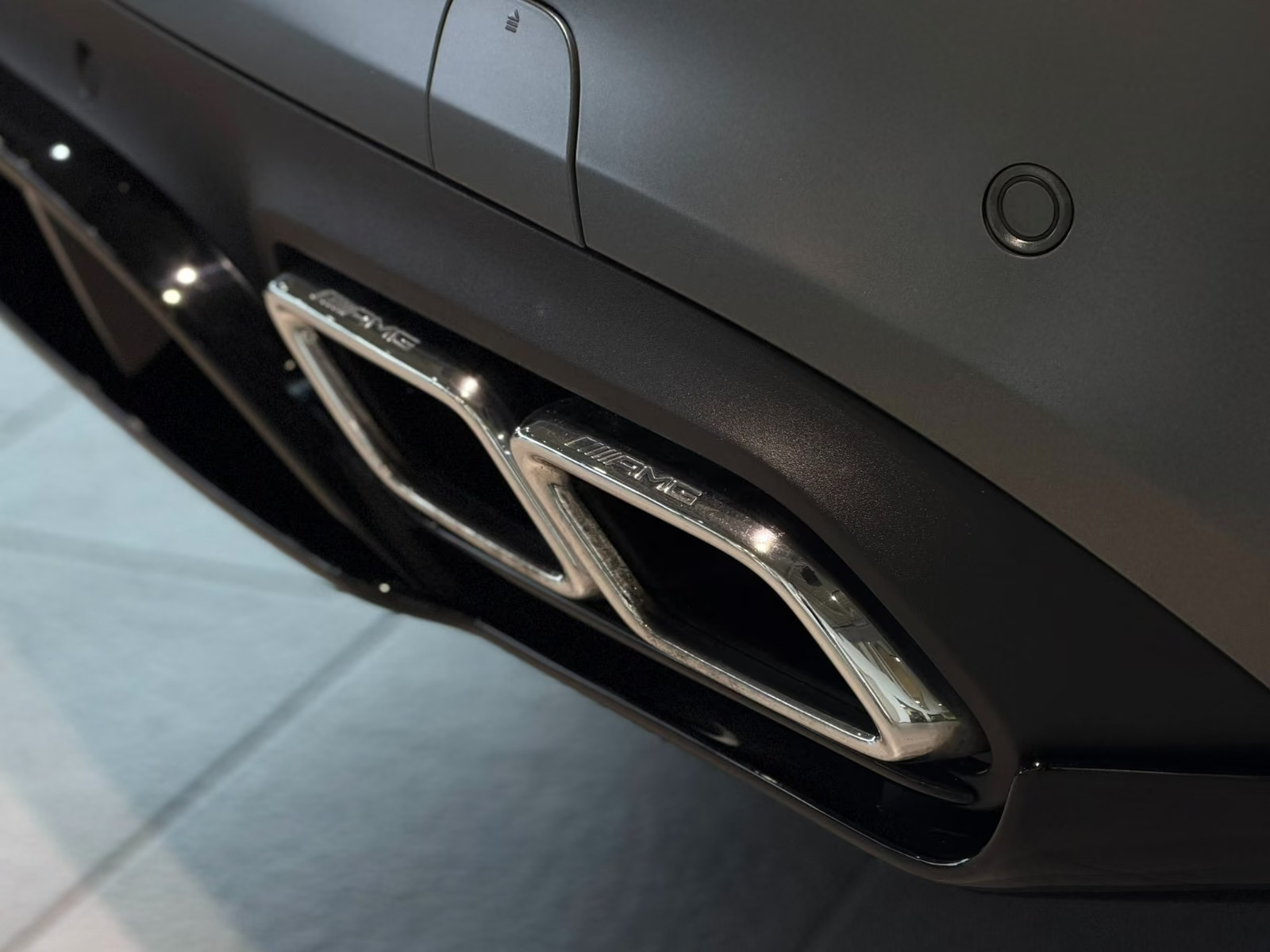 Mercedes-AMG C 63 S Coupé AMG exhaust detail