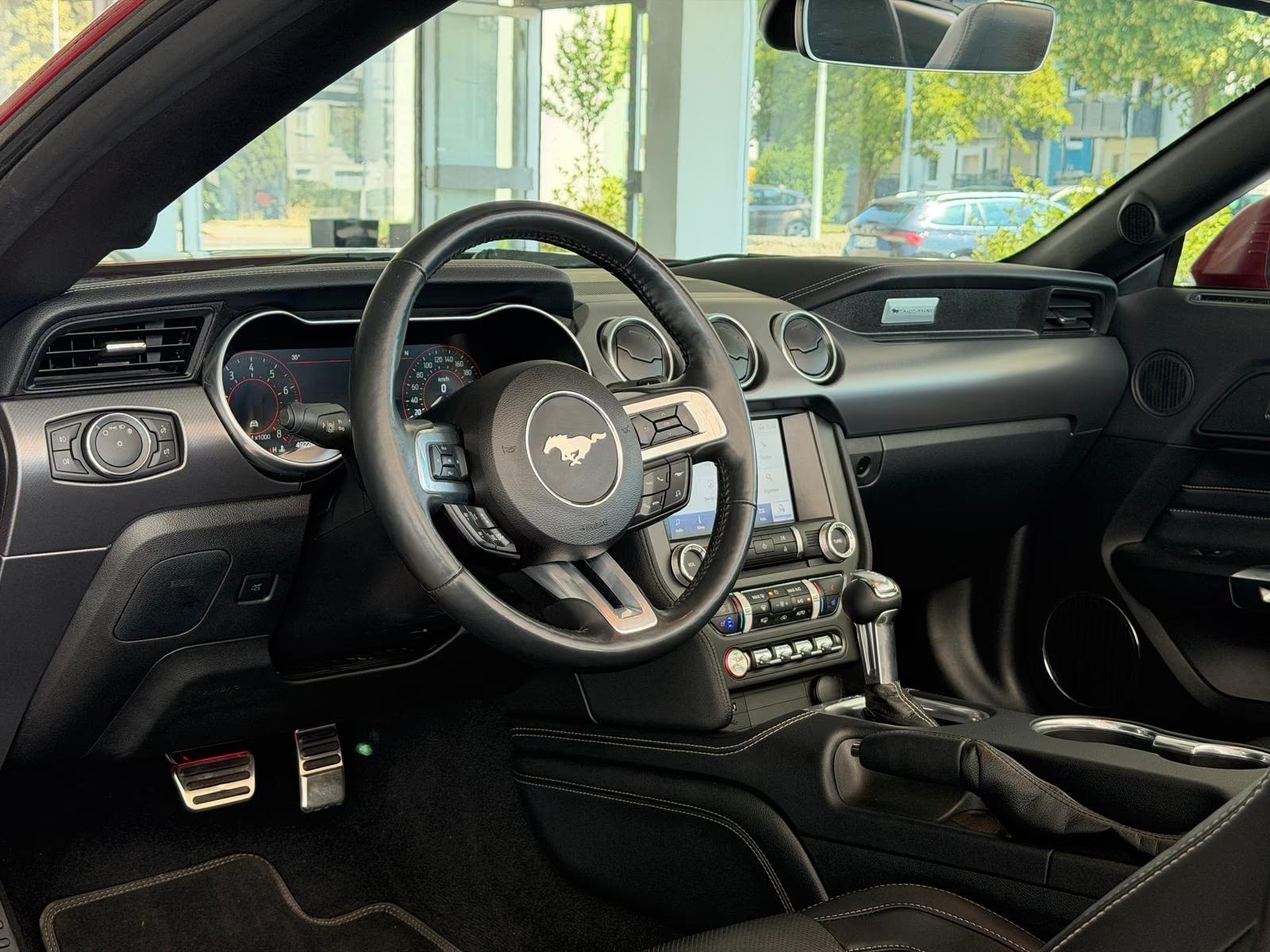 Cockpit of the Ford Mustang GT Convertible with instrument cluster, SYNC 3 touchscreen and gear selector.