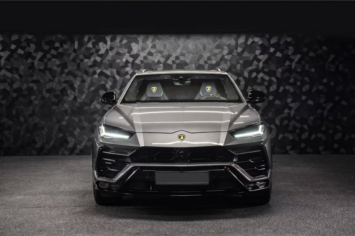 Lamborghini Urus 2022 — front view with Tecnica LED headlights