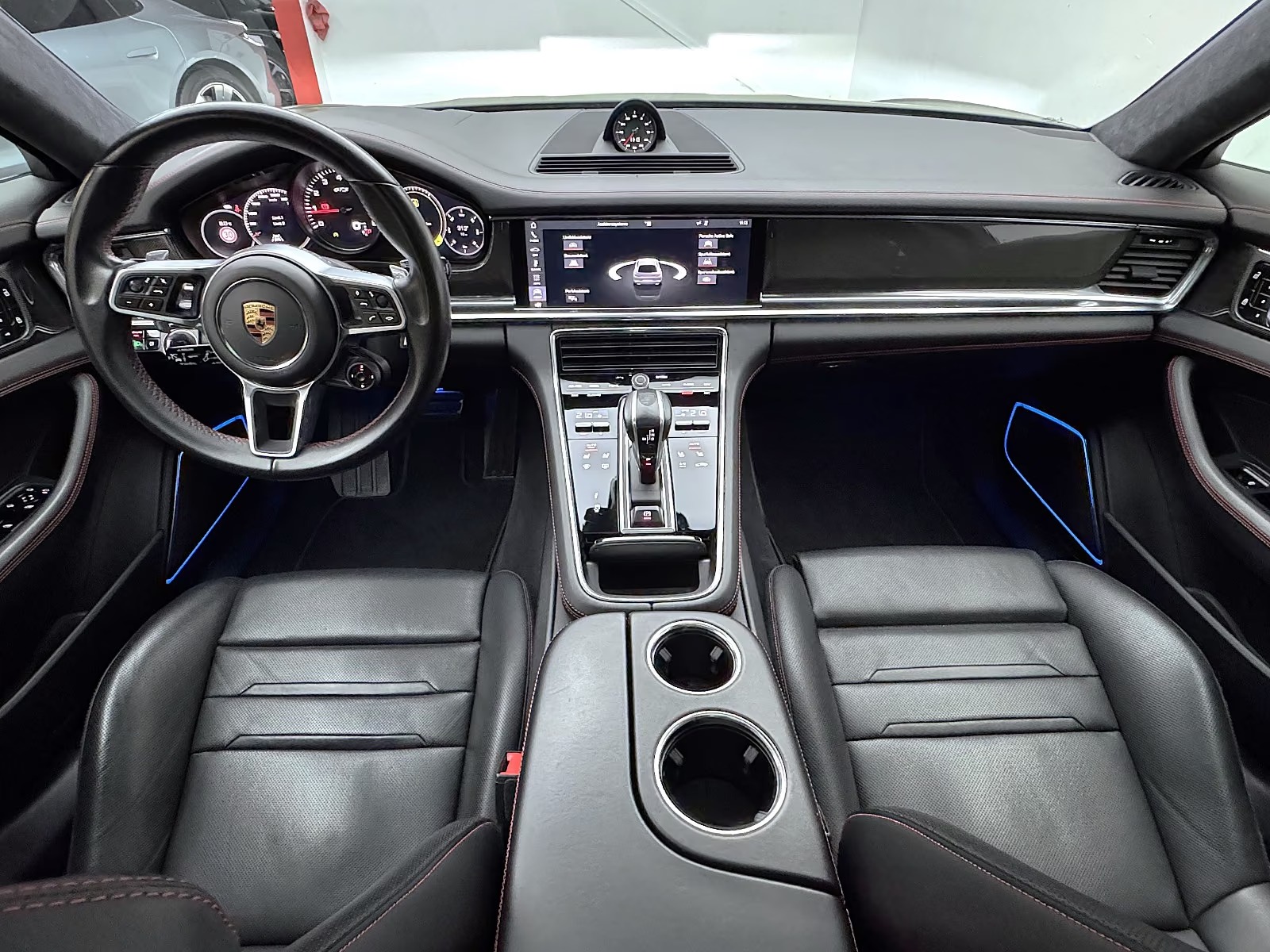 Porsche Panamera GTS steering wheel and controls