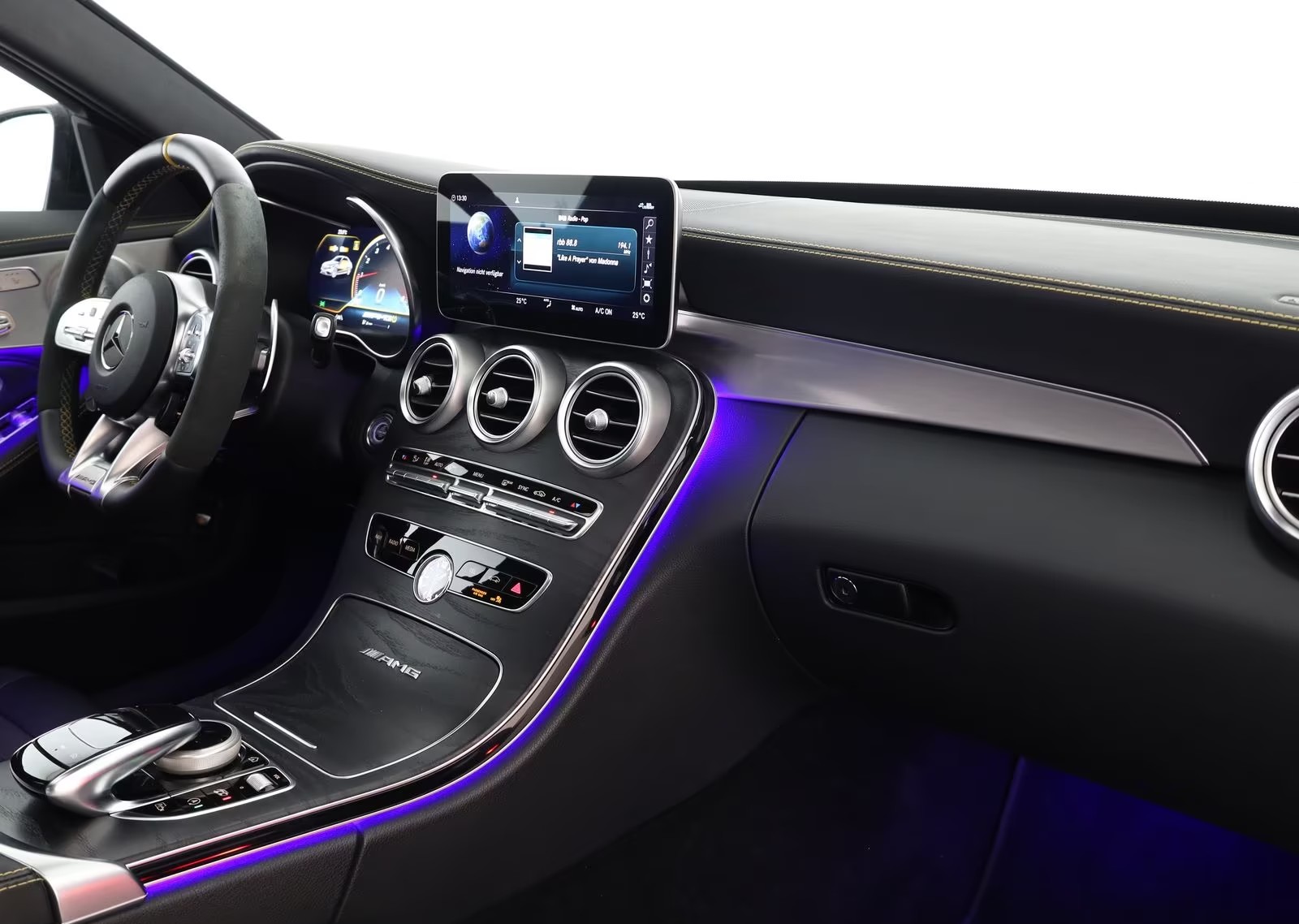 Mercedes-AMG C 63 S Saloon centre console with ambient lighting