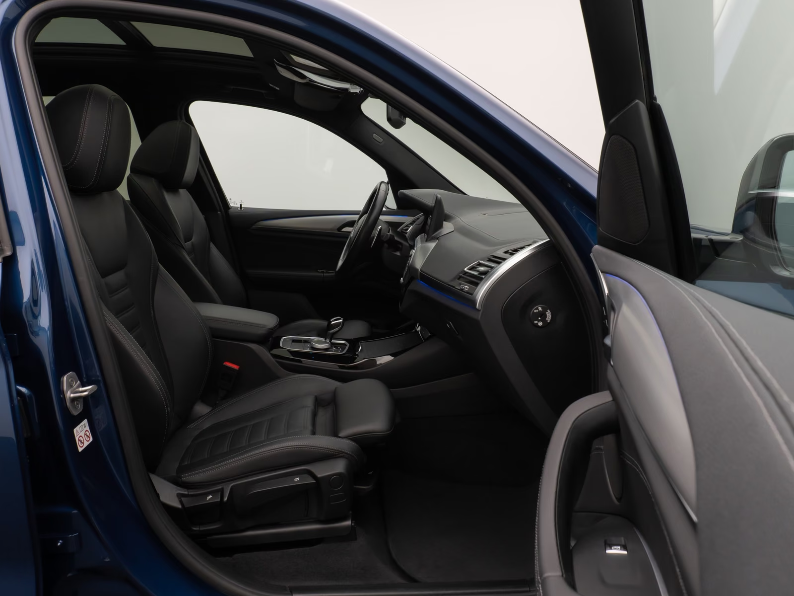 BMW X3 xDrive M Sport — front seats in black leather