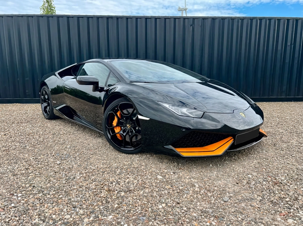 Lamborghini Huracán LP 610-4 2015 in Nero Noctis — front three-quarter view