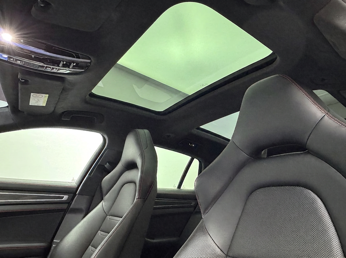 Porsche Panamera GTS panoramic roof and interior