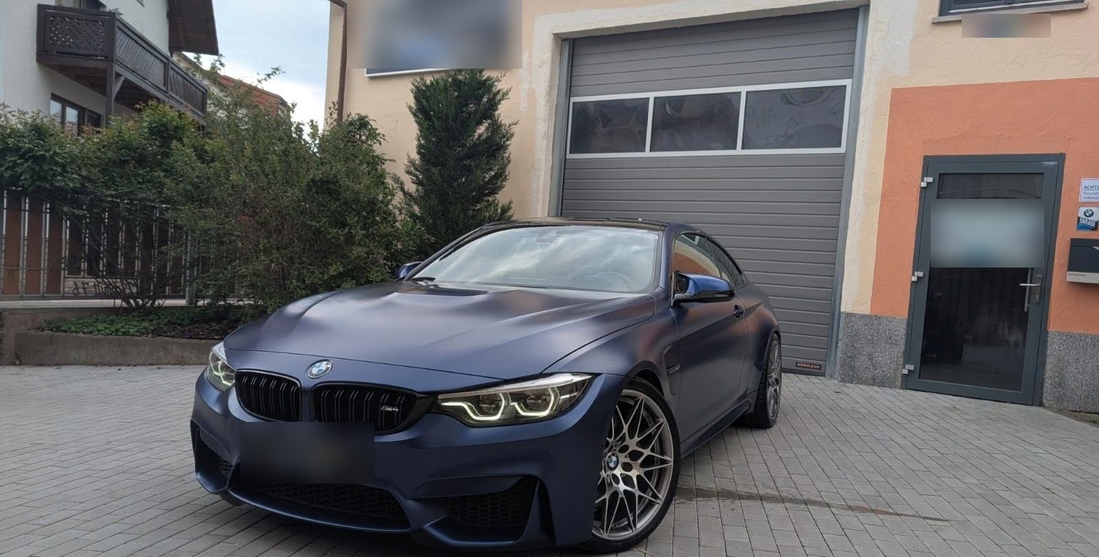 BMW M4 Competition Coupé in Frozen Dark Blue II, front three-quarter view.