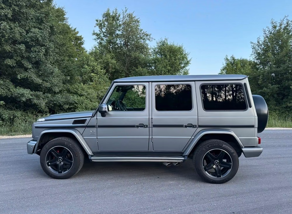 Mercedes-Benz G 500 Limited Edition 2018 — side profile with black accents